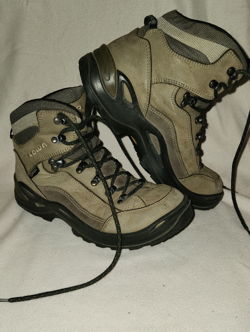 Lowa Men's Taupe and Black Hiking Boots